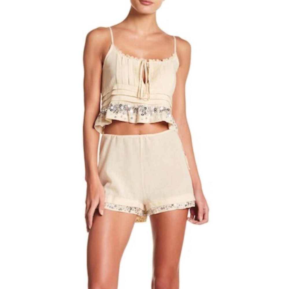 Honey Punch light cotton shorts with sequin 💛